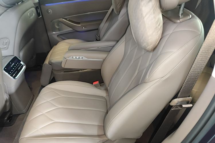 Used Hima AITO M8 2025 Extended-Range Max+ Version 53.4 kWh 6-Seater Edition Left Rear Seat