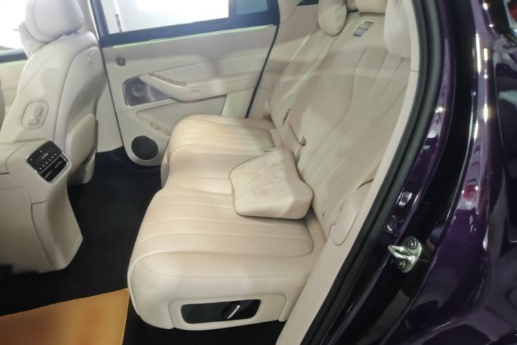 Used Hima AITO M8 2025 Extended-Range Max+ Version 53.4 kWh 5-Seater Edition Left Rear Seat