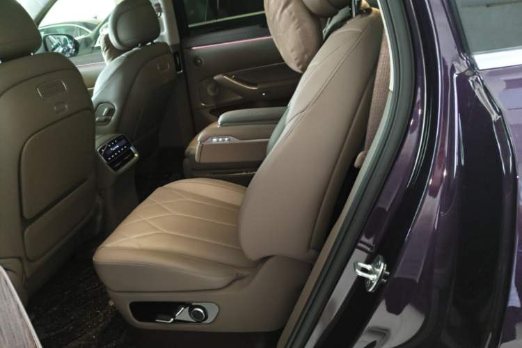 Used Hima AITO M8 2025 Model Pure Electric Ultra Six-Seat Four-Wheel-Drive Version Left Rear Seat