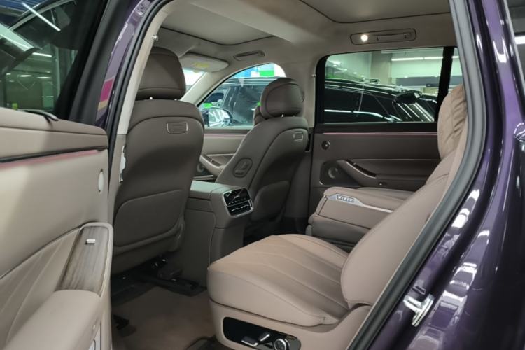 Used Hima AITO M8 2025 Model, Pure Electric Max+ Six-Seat Long-Range Version Left Rear Seat