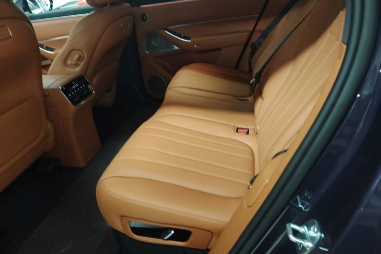 Used Hima AITO M8 2025 Model Pure Electric Max+ Five-Seater All-Wheel-Drive (896-line LiDAR) Left Rear Seat