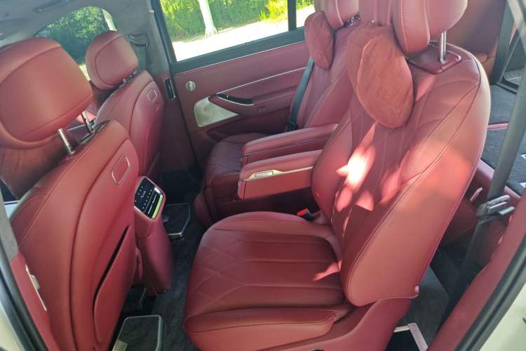 Used Hima AITO M8 2025 Extended-Range Ultra Version 53.4 kWh 6-Seater Edition Left Rear Seat