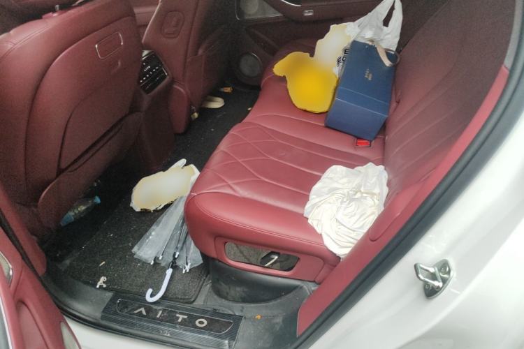 Used Hima AITO M8 2025 Extended-Range Max+ Version 53.4 kWh 5-Seater Edition Left Rear Seat