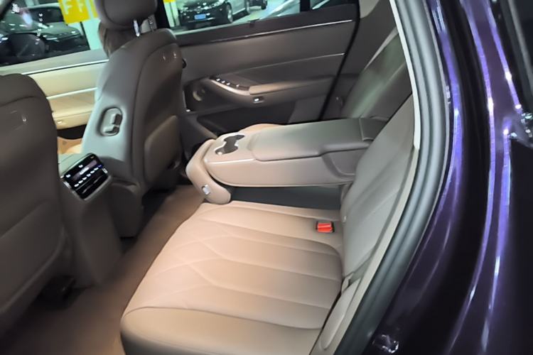 Used Hima AITO M8 2025 Model Pure Electric Max+ Five-Seat Long-Range Version Left Rear Seat