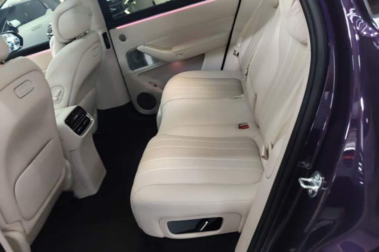 Used Hima AITO M8 2025 Model Pure Electric Max+ Five-Seat Long-Range Version Left Rear Seat