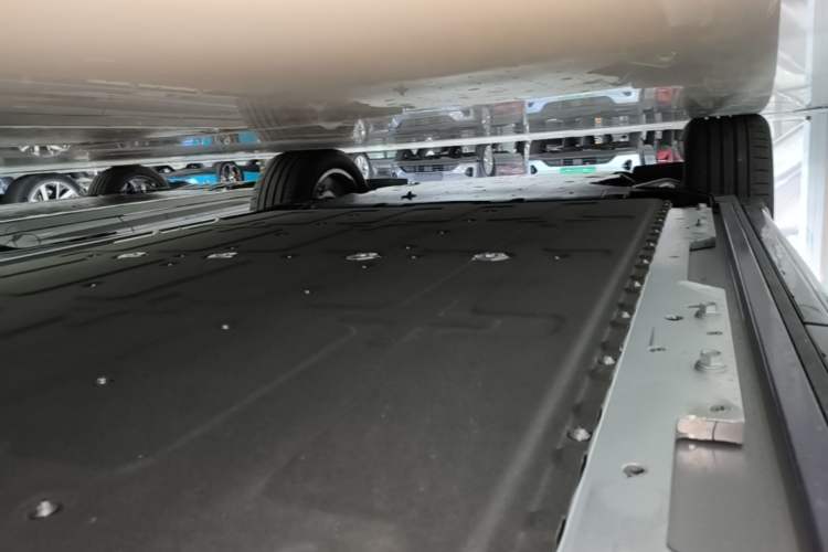 Used Hima AITO M8 2025 Model, Pure Electric Max+ Six-Seat Long-Range Version Left Side Sill