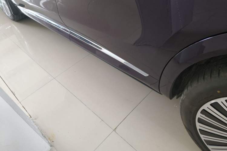 Used Hima AITO M8 2025 Model Pure Electric Ultra Six-Seat Four-Wheel-Drive Version Left Side Sill