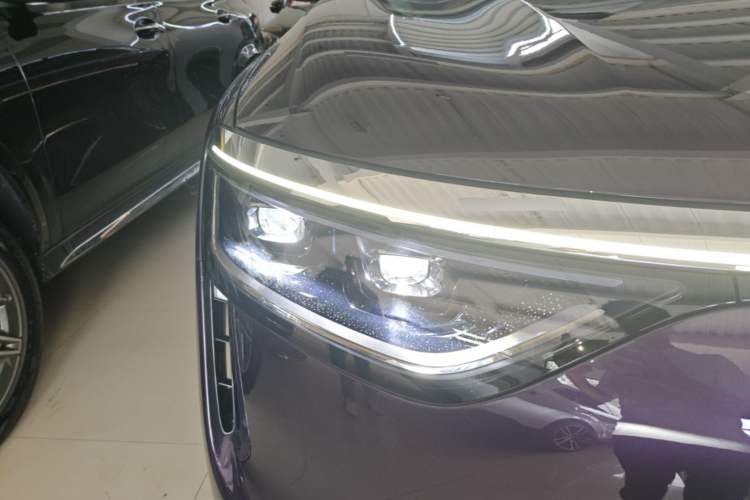Used Hima AITO M8 2025 Model Pure Electric Ultra Six-Seat Four-Wheel-Drive Version Right Front Headlight