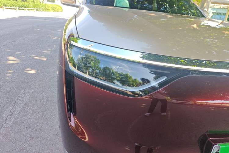 Used Hima AITO M8 2025 Extended-Range Ultra Version 53.4 kWh 6-Seater Edition Right Front Headlight