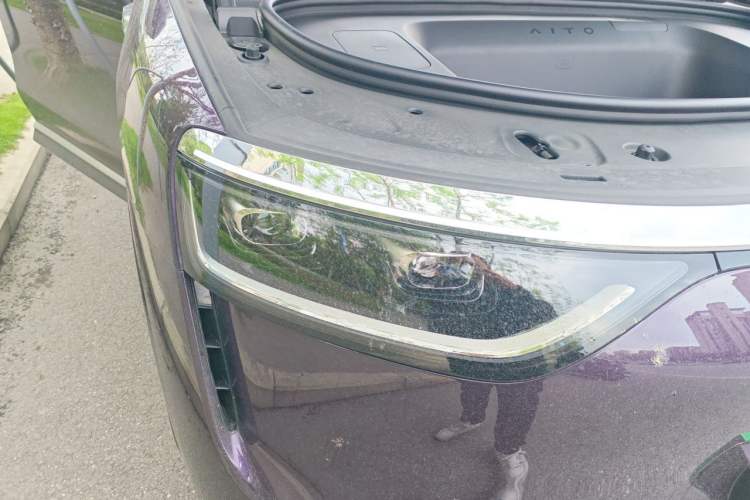 Used Hima AITO M8 2025 Model Pure Electric Max+ Five-Seat Long-Range Version Right Front Headlight