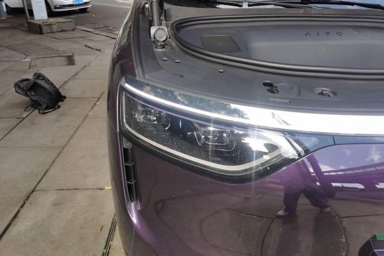 Used Hima AITO M8 2025 Model Pure Electric Max+ Five-Seat Long-Range Version Right Front Headlight