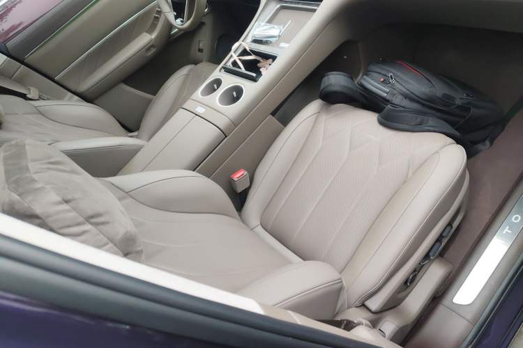 Used Hima AITO M8 2025 Model Pure Electric Max+ Five-Seat Long-Range Version Right Front Seat