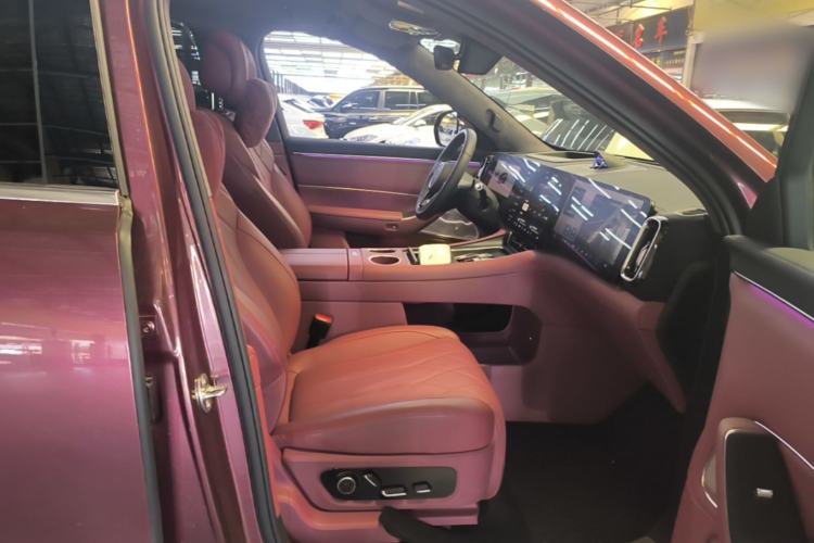 Used Hima AITO M8 2025 Extended-Range Ultra Version 53.4 kWh 5-Seater Edition Right Front Seat