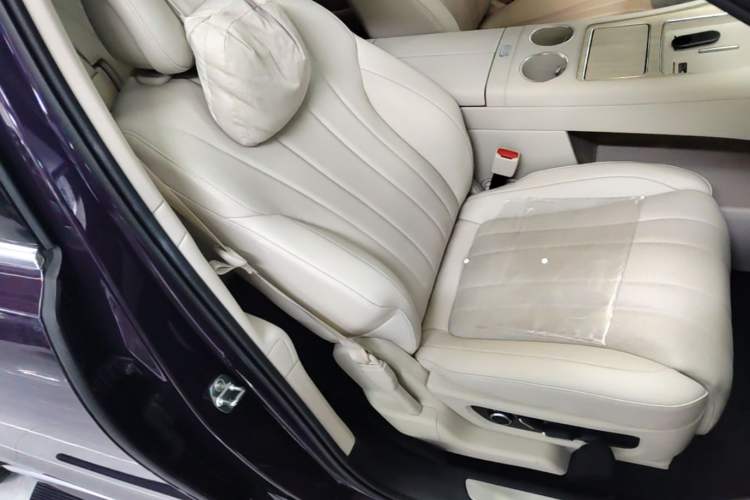 Used Hima AITO M8 2025 Model Pure Electric Max+ Five-Seat Long-Range Version Right Front Seat