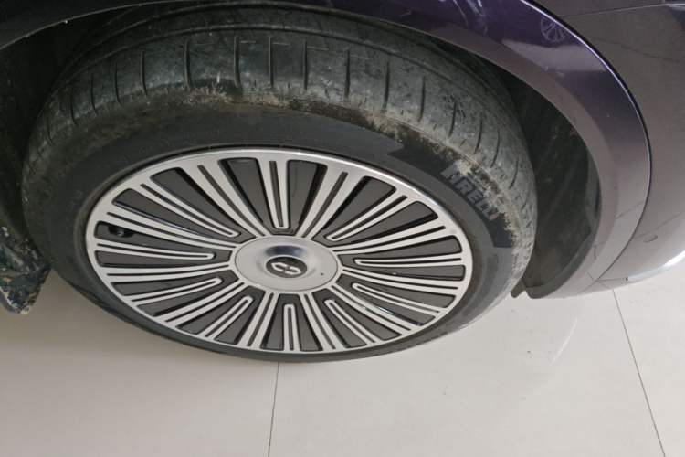 Used Hima AITO M8 2025 Model Pure Electric Ultra Six-Seat Four-Wheel-Drive Version Right Front Wheel Hub