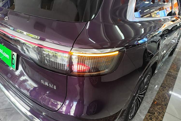 Used Hima AITO M8 2025 Extended-Range Max+ Version 53.4 kWh 6-Seater Edition Right Rear Taillight