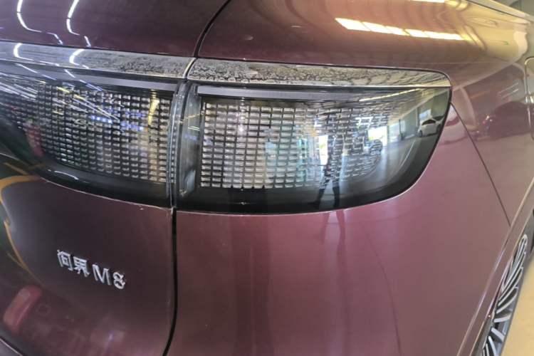 Used Hima AITO M8 2025 Extended-Range Ultra Version 53.4 kWh 5-Seater Edition Right Rear Taillight