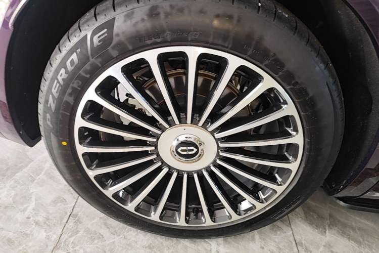 Used Hima AITO M8 2025 Extended-Range Max+ Version 53.4 kWh 6-Seater Edition Right Rear Wheel Hub