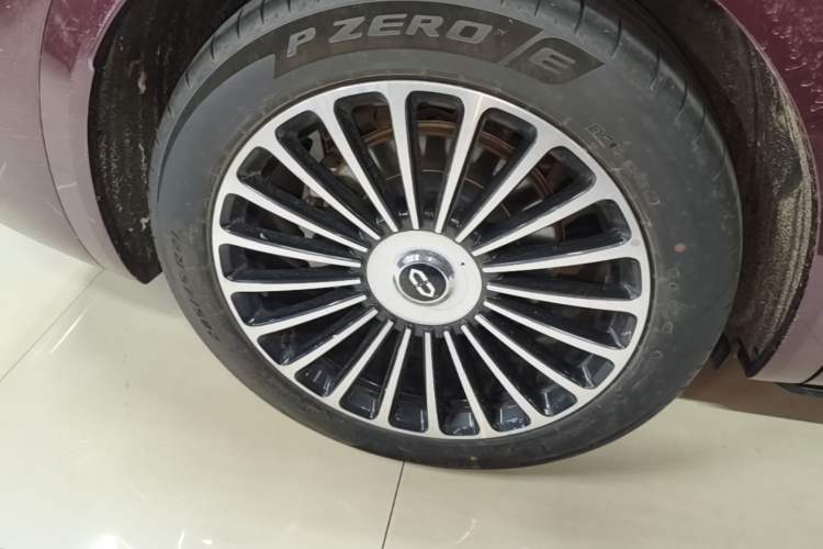 Used Hima AITO M8 2025 Extended-Range Ultra Version 53.4 kWh 5-Seater Edition Right Rear Wheel Hub