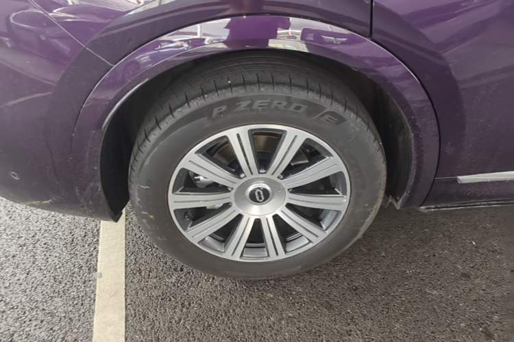 Used Hima AITO M8 2025 Model, Pure Electric Max+ Six-Seat Long-Range Version Right Rear Wheel Hub
