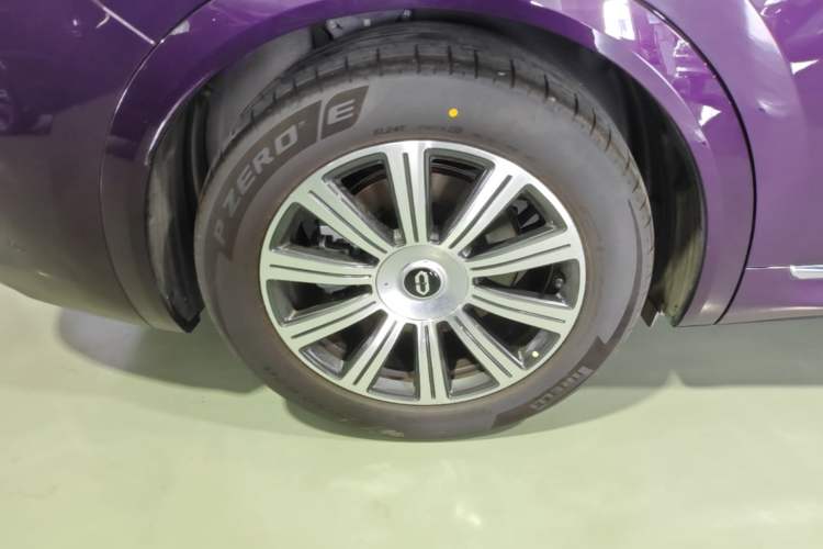Used Hima AITO M8 2025 Extended-Range Max+ Version 53.4 kWh 5-Seater Edition Right Rear Wheel Hub