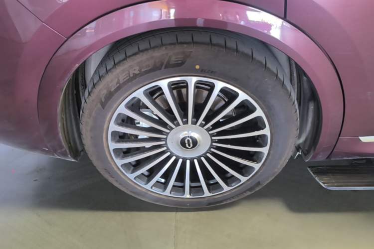 Used Hima AITO M8 2025 Extended-Range Ultra Version 53.4 kWh 5-Seater Edition Right Rear Wheel Hub