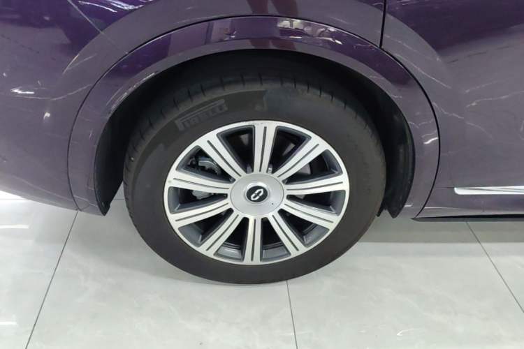 Used Hima AITO M8 2025 Model Pure Electric Max+ Five-Seat Long-Range Version Right Rear Wheel Hub