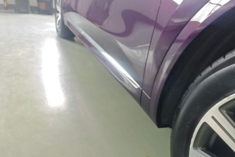 Used Hima AITO M8 2025 Extended-Range Max+ Version 53.4 kWh 5-Seater Edition Right Side Sill