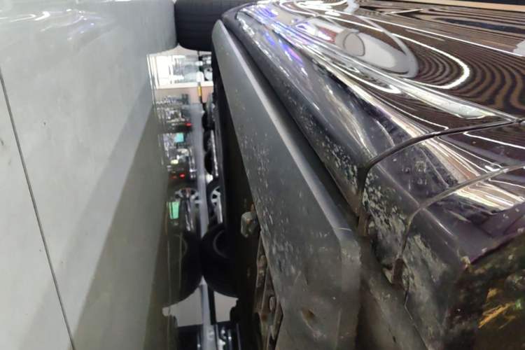 Used Hima AITO M8 2025 Model Pure Electric Max+ Five-Seat Long-Range Version Right Side Sill