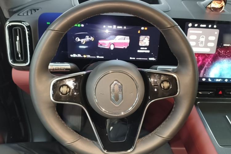 Used Hima AITO M8 2025 Extended-Range Ultra Version 53.4 kWh 5-Seater Edition Steering Wheel