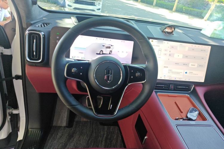 Used Hima AITO M8 2025 Extended-Range Ultra Version 53.4 kWh 6-Seater Edition Steering Wheel
