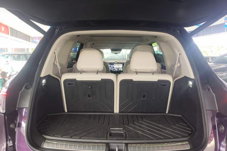 Used Hima AITO M8 2025 Model, Pure Electric Max+ Six-Seat Long-Range Version Trunk