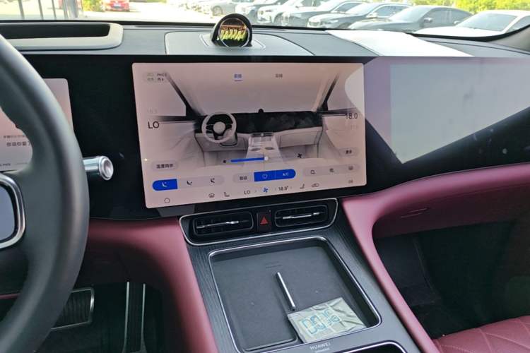 Used Hima AITO M8 2025 Extended-Range Ultra Version 53.4 kWh 5-Seater Edition Audio And AC Panel