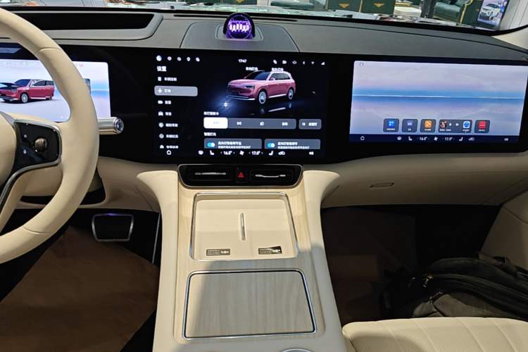 Used Hima AITO M8 2025 Extended-Range Max+ Version 53.4 kWh 6-Seater Edition Audio And AC Panel
