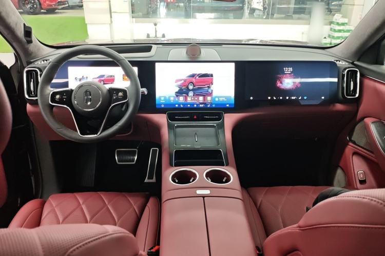 Used Hima AITO M8 2025 Extended-Range Ultra Version 53.4 kWh 5-Seater Edition Center Console