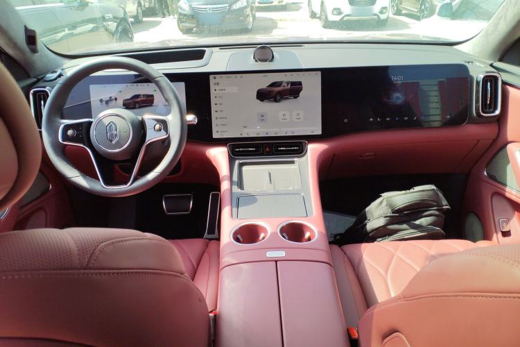 Used Hima AITO M8 2025 Extended-Range Ultra Version 53.4 kWh 5-Seater Edition Center Console