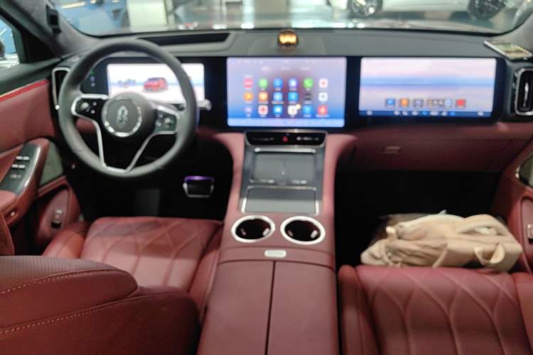 Used Hima AITO M8 2025 Extended-Range Ultra Version 53.4 kWh 5-Seater Edition Center Console