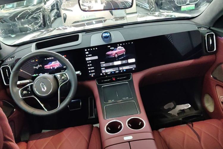 Used Hima AITO M8 2025 Extended-Range Ultra Version 53.4 kWh 5-Seater Edition Center Console