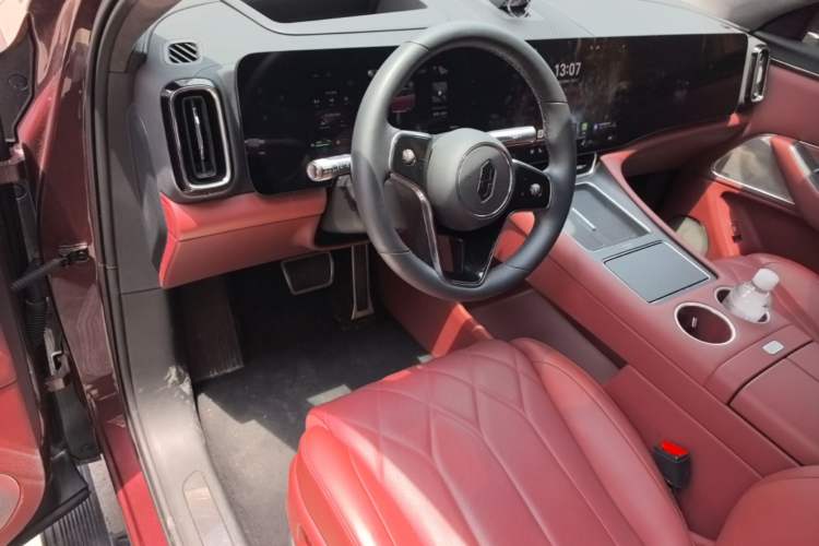 Used Hima AITO M8 2025 Extended-Range Max+ Version 53.4 kWh 5-Seater Edition Center Console