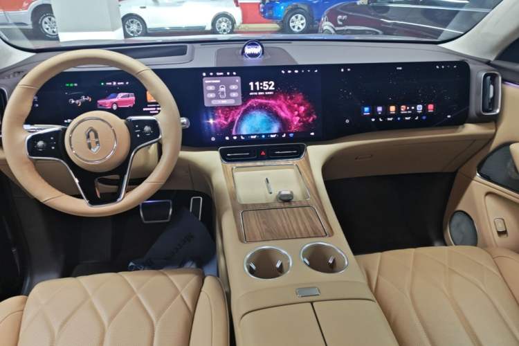 Used Hima AITO M8 2025 Extended-Range Ultra Version 53.4 kWh 5-Seater Edition Center Console