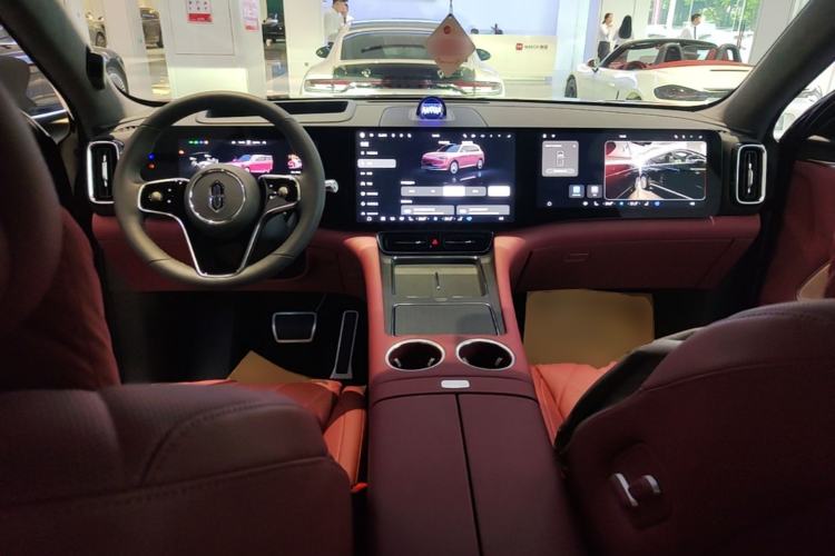 Used Hima AITO M8 2025 Extended-Range Ultra Version 53.4 kWh 6-Seater Edition Center Console