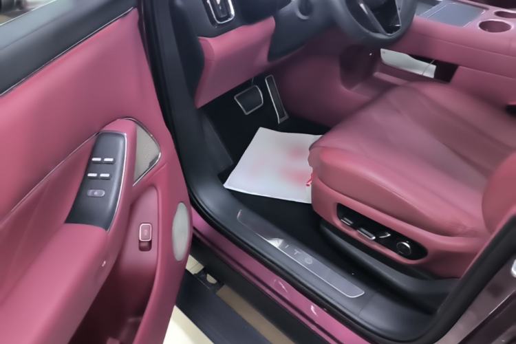 Used Hima AITO M8 2025 Extended-Range Ultra Version 53.4 kWh 5-Seater Edition Driver Seat