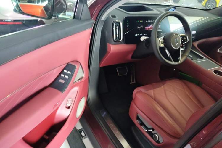 Used Hima AITO M8 2025 Extended-Range Ultra Version 53.4 kWh 5-Seater Edition Driver Seat