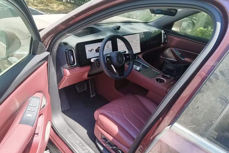 Used Hima AITO M8 2025 Extended-Range Ultra Version 53.4 kWh 5-Seater Edition Driver Seat