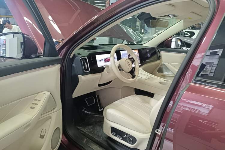 Used Hima AITO M8 2025 Extended-Range Ultra Version 53.4 kWh 6-Seater Edition Driver Seat