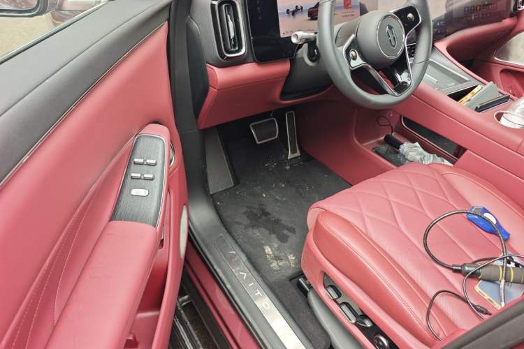 Used Hima AITO M8 2025 Extended-Range Ultra Version 53.4 kWh 5-Seater Edition Driver Seat