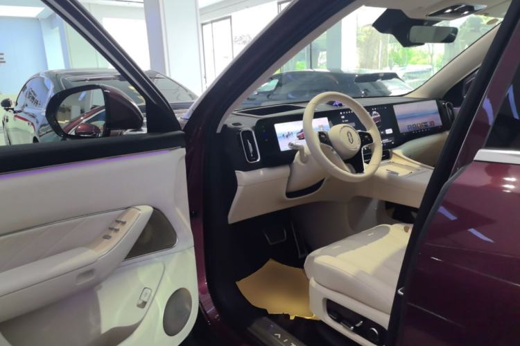 Used Hima AITO M8 2025 Extended-Range Max+ Version 53.4 kWh 6-Seater Edition Driver Seat