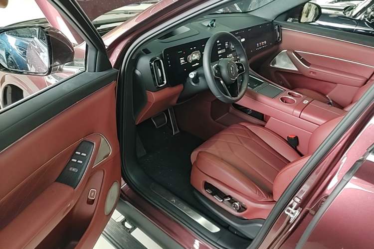 Used Hima AITO M8 2025 Extended-Range Ultra Version 53.4 kWh 5-Seater Edition Driver Seat