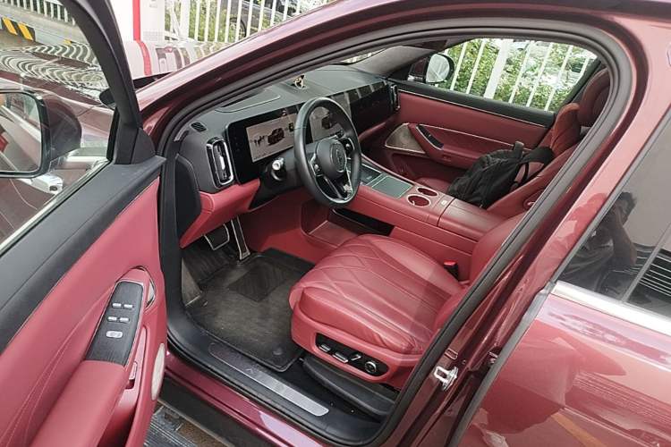 Used Hima AITO M8 2025 Extended-Range Ultra Version 53.4 kWh 5-Seater Edition Driver Seat