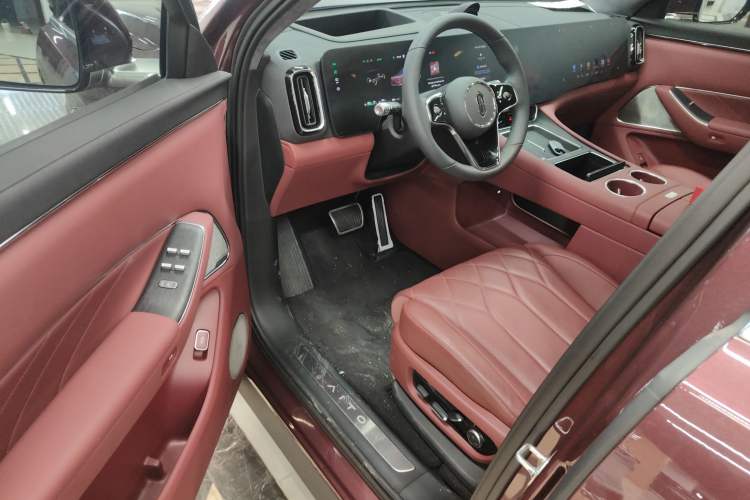 Used Hima AITO M8 2025 Extended-Range Max+ Version 53.4 kWh 6-Seater Edition Driver Seat